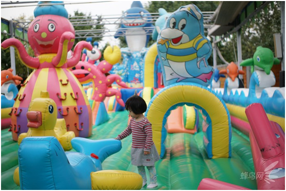 精細調(diào)焦與馥郁色彩 美科25mm f1.8鏡頭評測